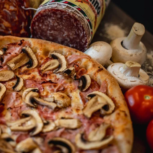 meniu-pizza-adelina-timisoara-pizza-mamamia-livrare-03 Pizza Adelina cu salam, șuncă și ciuperci + Pizzeria Mama Mia – Rețete italiene autentice. Livrare GRATUITĂ în Timișoara și comunele din jur.
