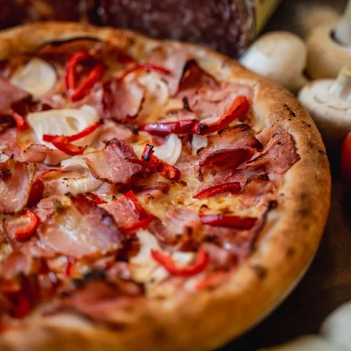 meniu-pizza-al-pacino-timisoara-pizza-mamamia-livrare-03 Pizza Al Pacino cu salam, șuncă, costiță și legume + Pizzeria Mama Mia – Rețete italiene autentice. Livrare GRATUITĂ în Timișoara și comunele din jur.