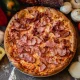 Pizza Antonio cu salam, șuncă și costiță afumată + Pizzeria Mama Mia – Rețete italiene autentice. Livrare GRATUITĂ în Timișoara și comunele din jur.