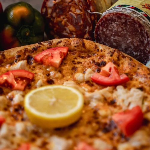 meniu-pizza-delicia-pui-timisoara-pizza-mamamia-livrare-03 Pizza Delicia Pui cu carne de pui, cașcaval și sos de iaurt cu usturoi + Pizzeria Mama Mia – Rețete italiene autentice. Livrare GRATUITĂ în Timișoara și comunele din jur.