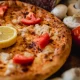 meniu-pizza-delicia-pui-timisoara-pizza-mamamia-livrare-04 Pizza Delicia Pui cu carne de pui, cașcaval și sos de iaurt cu usturoi + Pizzeria Mama Mia – Rețete italiene autentice. Livrare GRATUITĂ în Timișoara și comunele din jur.