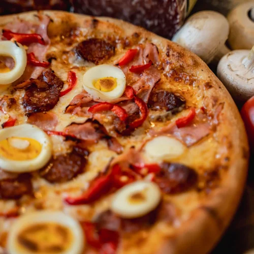 meniu-pizza-giovanni-timisoara-pizza-mamamia-livrare-04 Pizza Giovanni cu cârnați afumați, ou și legume + Pizzeria Mama Mia – Rețete italiene autentice. Livrare GRATUITĂ în Timișoara și comunele din jur.