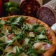meniu-pizza-prosciutto-crudo-timisoara-pizza-mamamia-livrare-03 Pizza Prosciutto Crudo cu jambon serrano, rucola și parmezan + Pizzeria Mama Mia – Rețete italiene autentice. Livrare GRATUITĂ în Timișoara și comunele din jur.
