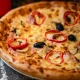 meniu-pizza-quattro-stagioni-timisoara-pizza-mamamia-livrare-03 Pizza Quattro Stagioni cu șuncă, ciuperci, ardei și măsline + Pizzeria Mama Mia – Rețete italiene autentice. Livrare GRATUITĂ în Timișoara și comunele din jur.