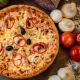 meniu-pizza-quattro-stagioni-timisoara-pizza-mamamia-livrare-04 Pizza Quattro Stagioni cu șuncă, ciuperci, ardei și măsline + Pizzeria Mama Mia – Rețete italiene autentice. Livrare GRATUITĂ în Timișoara și comunele din jur.