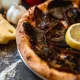 Pizza Vaca Cosi cu carne de vită și lămâie + Pizzeria Mama Mia – Rețete italiene autentice. Livrare GRATUITĂ în Timișoara și comunele din jur.