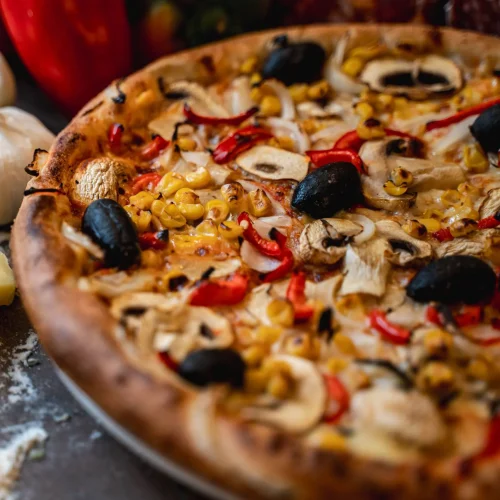 meniu-pizza-vegetariana-timisoara-pizza-mamamia-livrare-04 Pizza Vegetariana cu legume proaspete, cașcaval și măsline + Pizzeria Mama Mia – Rețete italiene autentice. Livrare GRATUITĂ în Timișoara și comunele din jur.